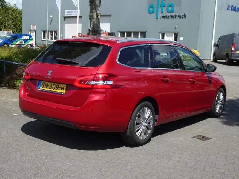 Peugeot 308 SW 1.2 PureTech Premium 2018 leasen bij DreamLease: foto 2