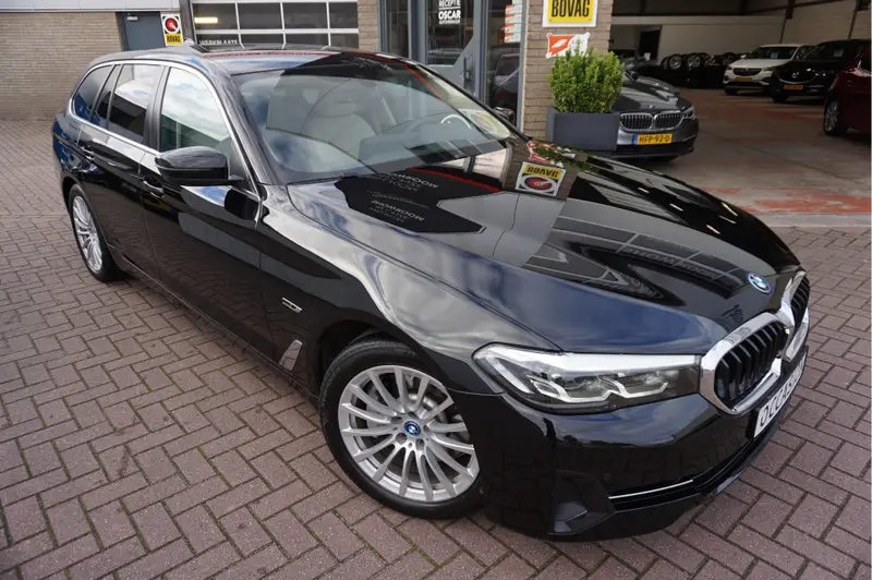 BMW 5 Serie Touring 530e Business Edition Plus Sensatec 2022 leasen bij DreamLease: foto 1