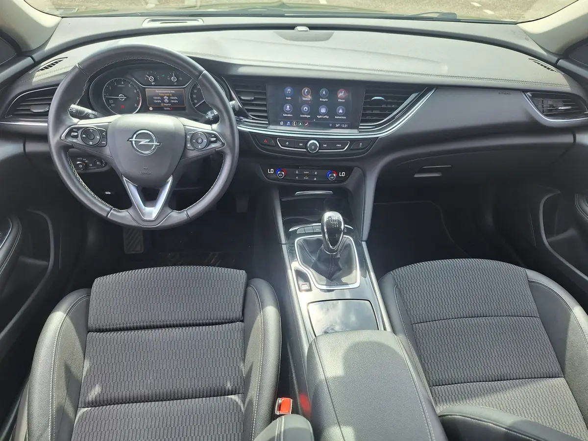 Opel Insignia Sports Tourer 1.5 Turbo Business Executive: foto 2