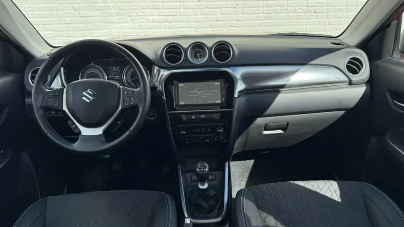 Suzuki Vitara 1.4 Boosterjet AllGrip Adaptive cruise Climate control Panoramadak Apple / Android Navigatie 2021 leasen bij DreamLease: foto 2