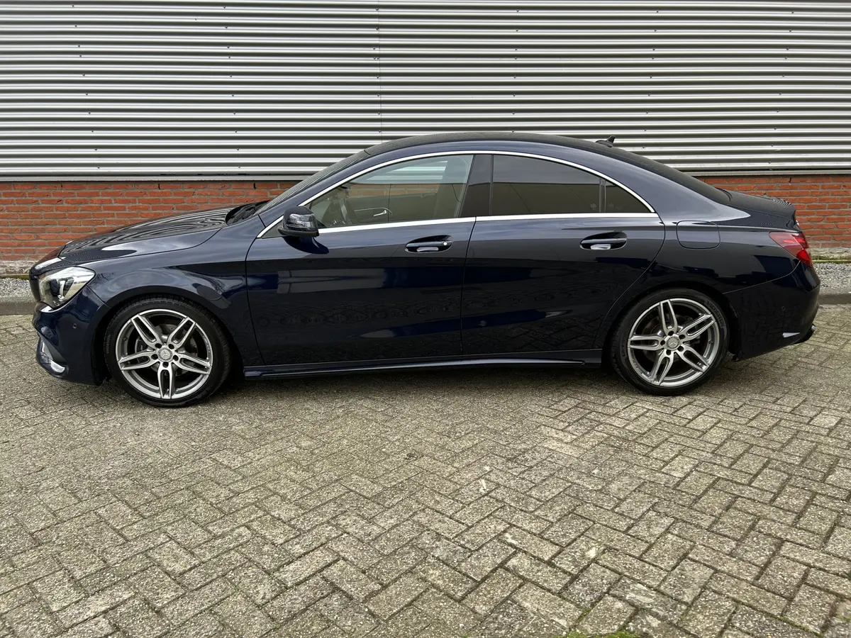 Mercedes-Benz CLA 180 Business Solution AMG Upgrade Edition: foto 2