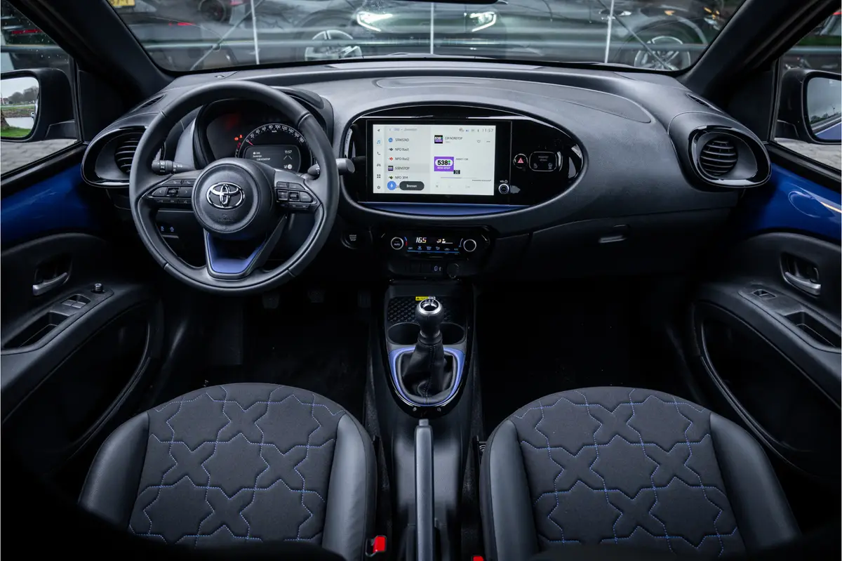 Toyota Aygo X 1.0 VVT-i MT Bi-Color ** Navigatie ** 17inch **: foto 2