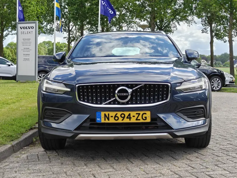 Volvo V60 Cross Country B5 AWD 265PK Pro 2022 leasen bij DreamLease: foto 2