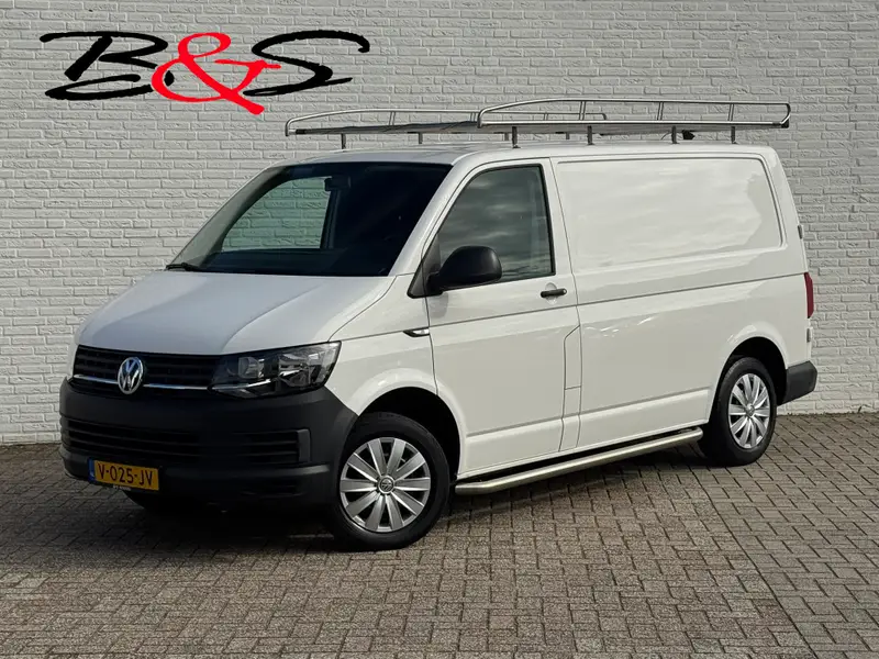 Volkswagen Transporter 2.0 TDI L1H1 Airco Camera Trekhaak Imperiaal Laadruimte betimmering 2017 leasen bij DreamLease: foto 1