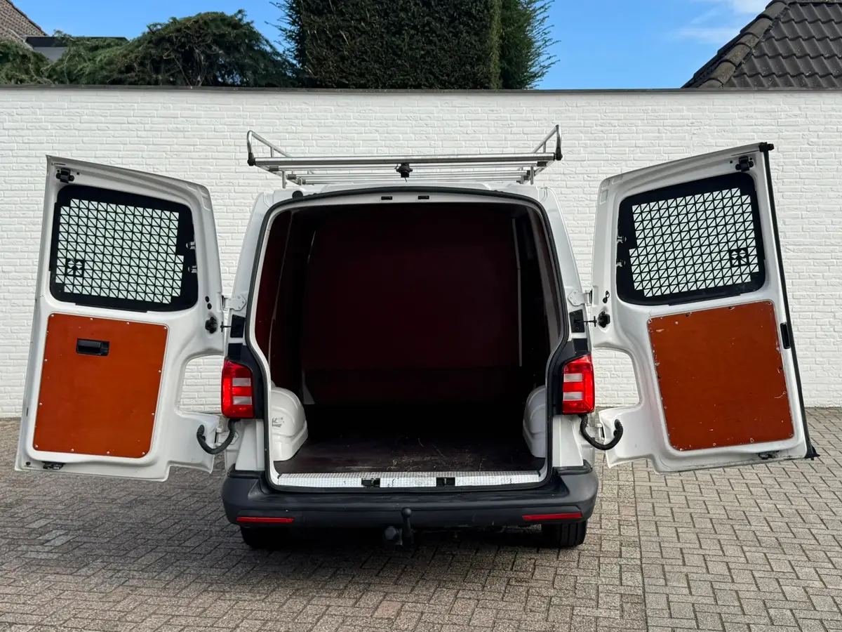 Volkswagen Transporter 2.0 TDI L1H1 Airco Camera Trekhaak Imperiaal Laadruimte betimmering: foto 2