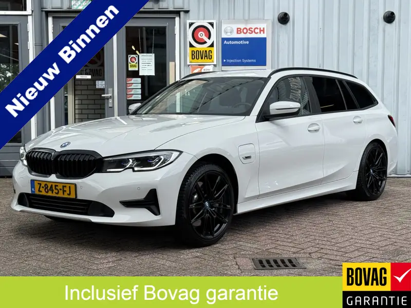 BMW 3 Serie Touring 330e High Executive 2022 leasen bij DreamLease: foto 1