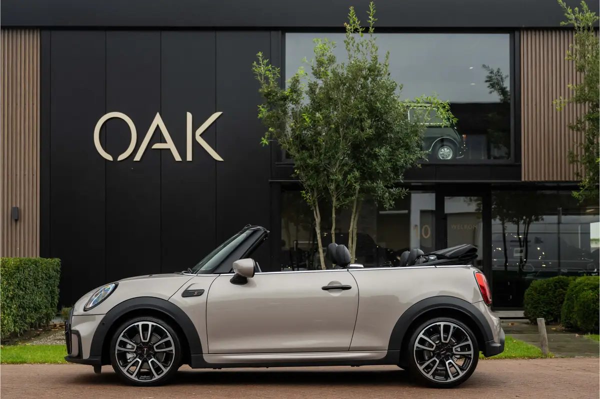 MINI Cooper S Cabrio 2.0 F1 Aut. | JCW-Trim | Navigatie | Lounge Leder | H&K | Head-Up | Camera | 18"LM | Rooftop Grey: foto 1