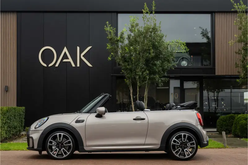 MINI Cooper S Cabrio 2.0 F1 Aut. | JCW-Trim | Navigatie | Lounge Leder | H&K | Head-Up | Camera | 18"LM | Rooftop Grey 2023 leasen bij DreamLease: foto 1