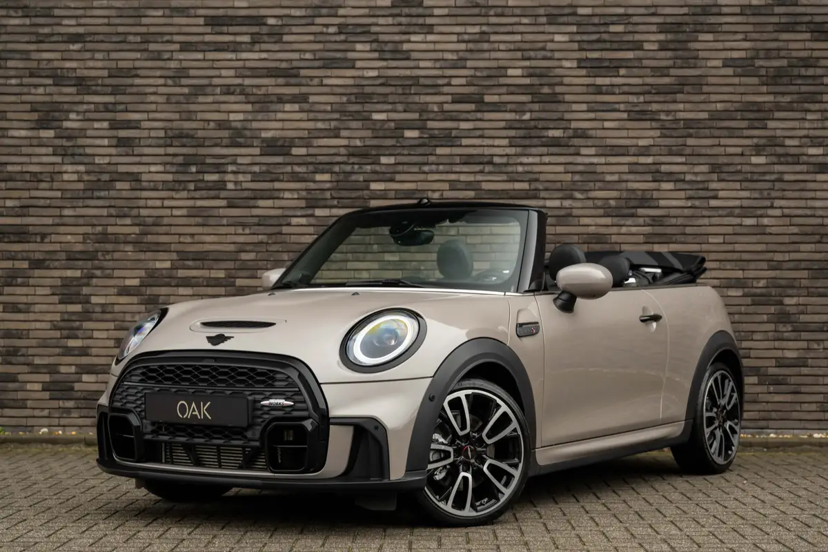 MINI Cooper S Cabrio 2.0 F1 Aut. | JCW-Trim | Navigatie | Lounge Leder | H&K | Head-Up | Camera | 18"LM | Rooftop Grey: foto 2