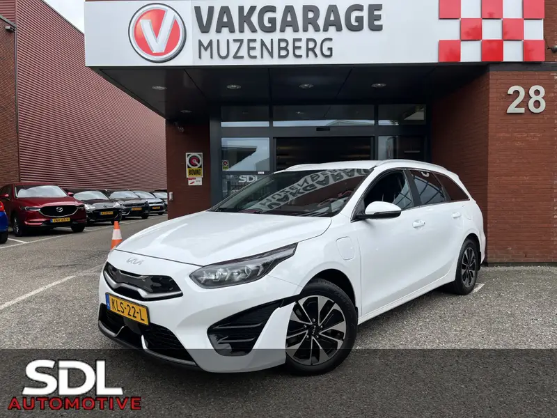 Kia Ceed Sportswagon 1.6 GDI PHEV DynamicLine // NAVI + CARPLAY // ADAPTIVE CRUISE // FULL LED // KEYLESS // STOEL + STUURWIELVERWARMING 2023 leasen bij DreamLease: foto 1