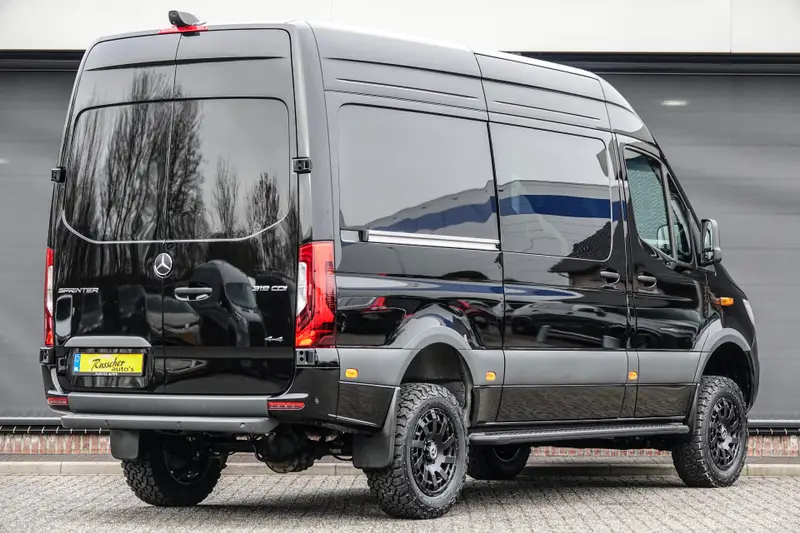 Mercedes-Benz Sprinter 4x4 319Cdi 190Pk 9G-tronic | L2H2 | Dubbele Cabine | 2x Schuifdeur | 4WD | AWD | Bullbar | Treeplanken | 18'' All Terrain | Obsidian Black 2024 leasen bij DreamLease: foto 2