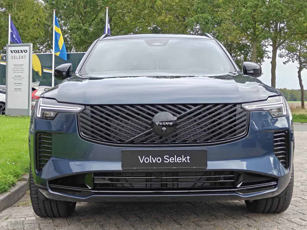 Volvo XC90 T8 405PK AWD Ultra Black Edition Plug-in hybrid: foto 2