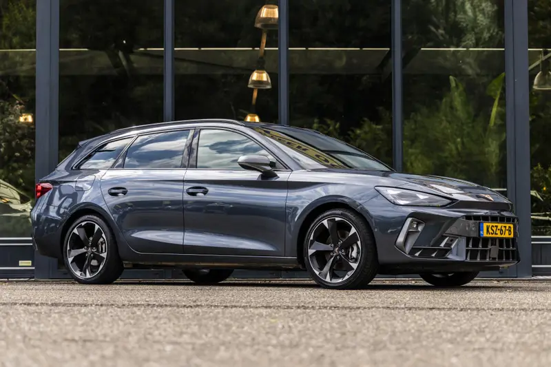 CUPRA Leon Sportstourer 1.5 TSI e-Hybrid Business 2025 leasen bij DreamLease: foto 1