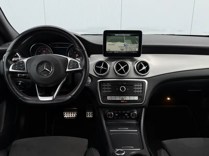 Mercedes-Benz GLA 180 Business Solution AMG Automaat 2019 leasen bij DreamLease: foto 2