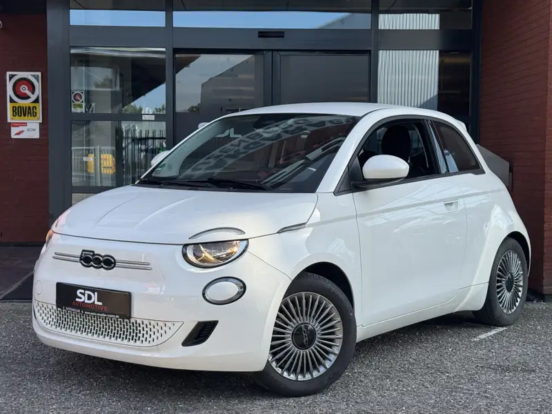 Fiat 500e Icon 42 kWh 118pk // APPLE CARPLAY / ANDROID AUTO // CLIMA // CRUISE-CONTROL // 16'' LICHT METALEN VELGEN // 2023 leasen bij DreamLease: foto 2