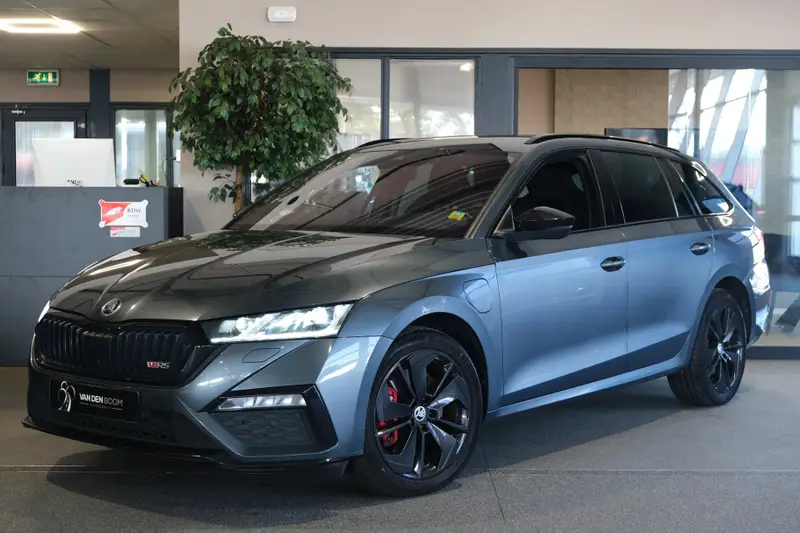 Škoda Octavia Combi 1.4 TSI RS iV PHEV 245PK Led Navi Virtual Keyless ACC Elek Achterklep 2021 leasen bij DreamLease: foto 1