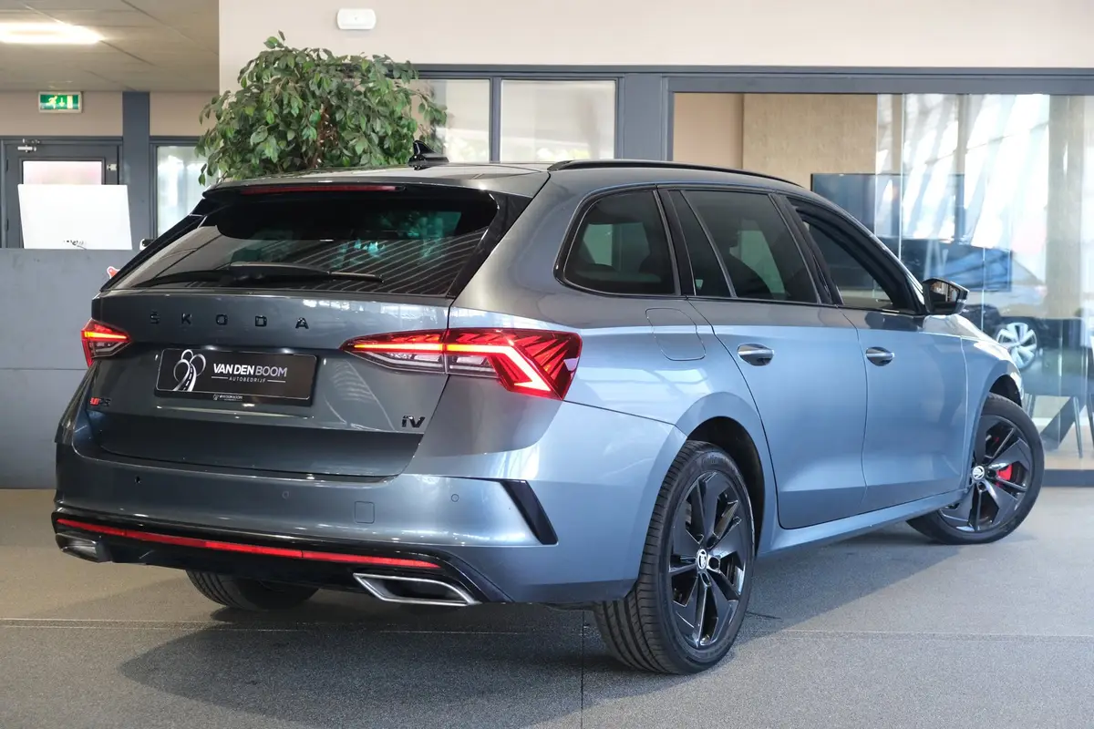 Škoda Octavia Combi 1.4 TSI RS iV PHEV 245PK Led Navi Virtual Keyless ACC Elek Achterklep: foto 2
