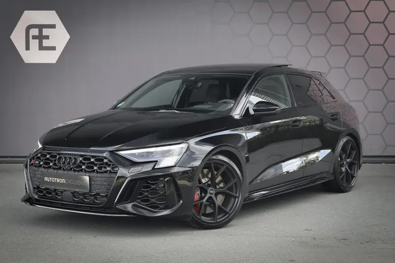 Audi RS3 Sportback 2.5 TFSI RS 3 quattro | MASSAGE | RS STOELEN | PANORAMADAK | CAMERA | CARBONSPOILER | SFEERVERLICHTING | 2024 leasen bij DreamLease: foto 1