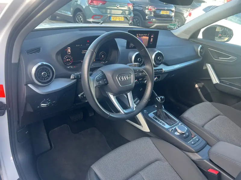Audi Q2 35 TFSI S Line Black 2024 leasen bij DreamLease: foto 2