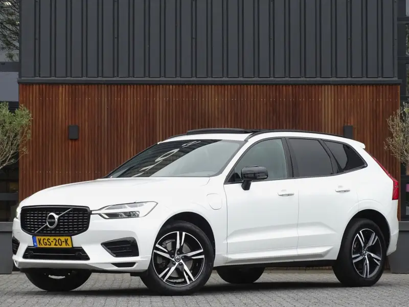 Volvo XC60 T6 310PK AWD Recharge / R-Design / panaroma / LED 2020 leasen bij DreamLease: foto 1