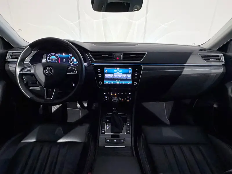 Škoda Superb Combi 1.5 TSI ACT L&K Executive DSG /Virtual/ACC/Memory/Dynamic/Camera/Leer/LED/Keyless/CarPlay/Sfeer/NAVI 2019 leasen bij DreamLease: foto 2