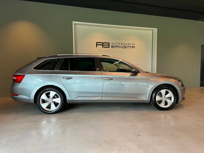 Škoda Superb Combi 1.4 TSI ACT AMBITION BUSINESS-uitv|NAVIGATIE|CLIMA AIRCO|LM-VELGEN|CRUISE CONTROL|ISOFIX|TREKHAAK|APPLE CARPLAY 2016 leasen bij DreamLease: foto 2