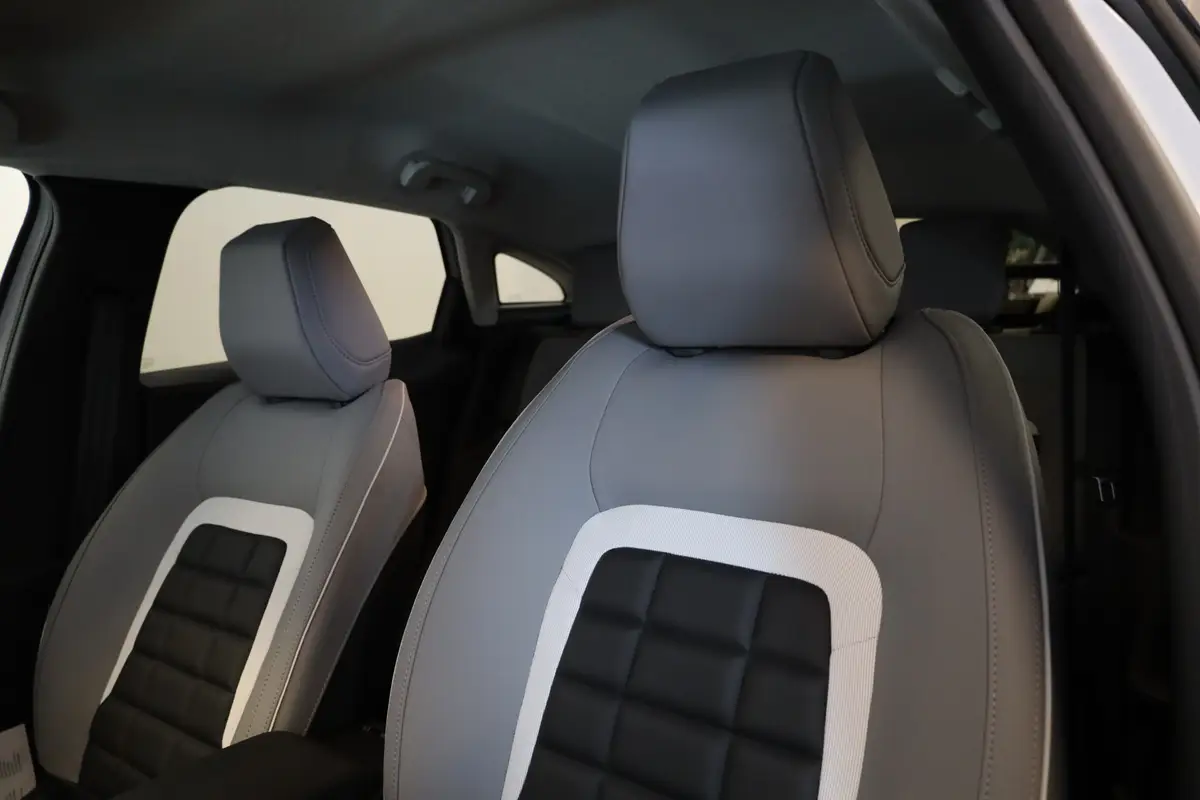 Citroën C4 Hybrid 136 Max: foto 37