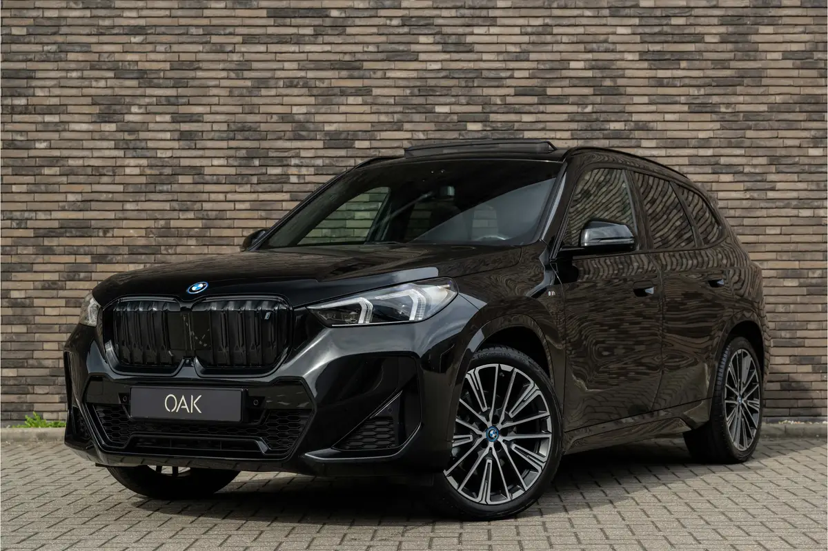 BMW iX1 xDrive30 | M-Sport | Live Cockpit | Panorama | Alcantara/Leder | Memory | Head-Up | ACC | H&K | 20"LM | Saphire Zwart: foto 2