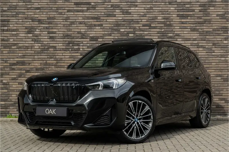 BMW iX1 xDrive30 | M-Sport | Live Cockpit | Panorama | Alcantara/Leder | Memory | Head-Up | ACC | H&K | 20"LM | Saphire Zwart 2023 leasen bij DreamLease: foto 2