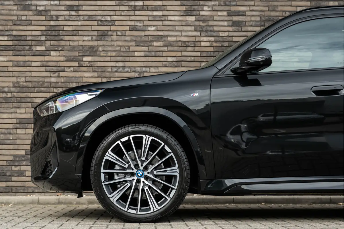 BMW iX1 xDrive30 | M-Sport | Live Cockpit | Panorama | Alcantara/Leder | Memory | Head-Up | ACC | H&K | 20"LM | Saphire Zwart: foto 34
