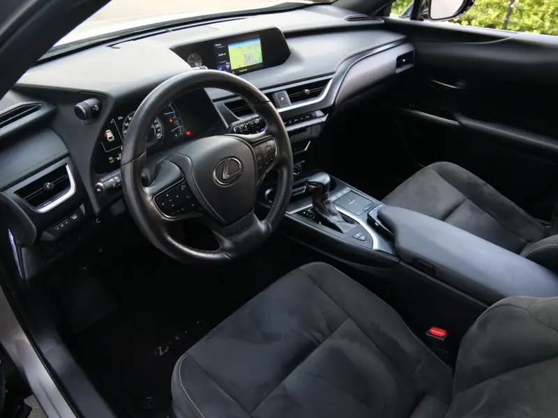 Lexus UX 250h Business Line 184Pk 2020 leasen bij DreamLease: foto 2
