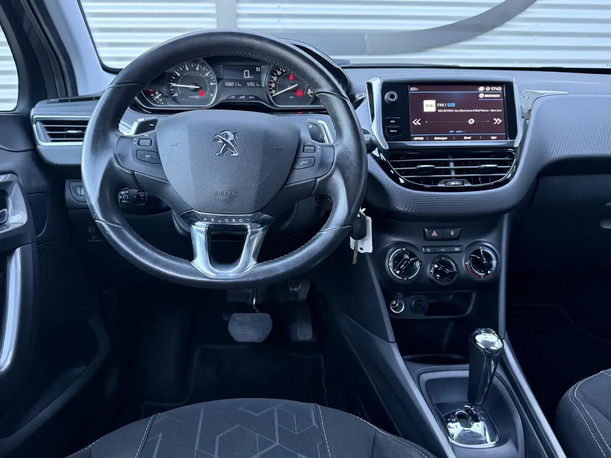Peugeot 2008 1.2 PureTech Blue Lion: foto 2