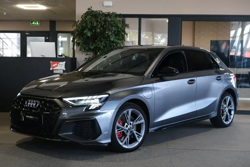 Audi A3 Sportback 45 TFSI e 245PK S-Tronic Matrix Led Navi Virtual 2021 leasen bij DreamLease: foto 1