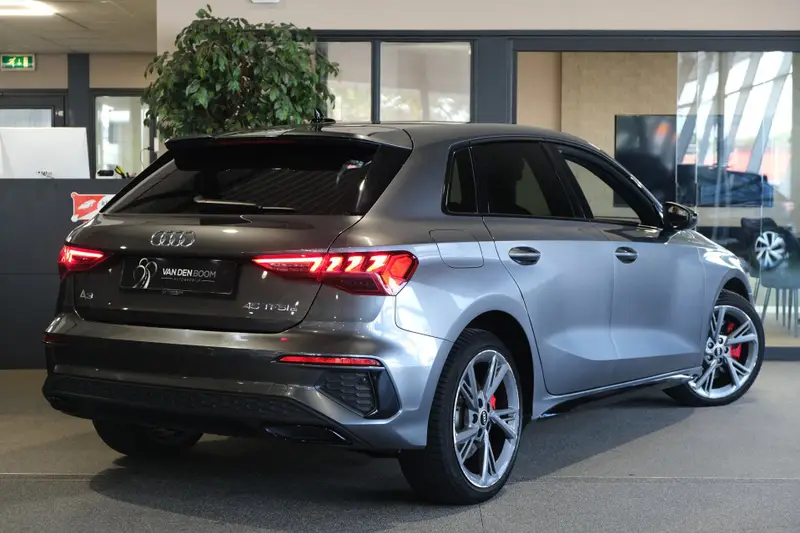 Audi A3 Sportback 45 TFSI e 245PK S-Tronic Matrix Led Navi Virtual 2021 leasen bij DreamLease: foto 2