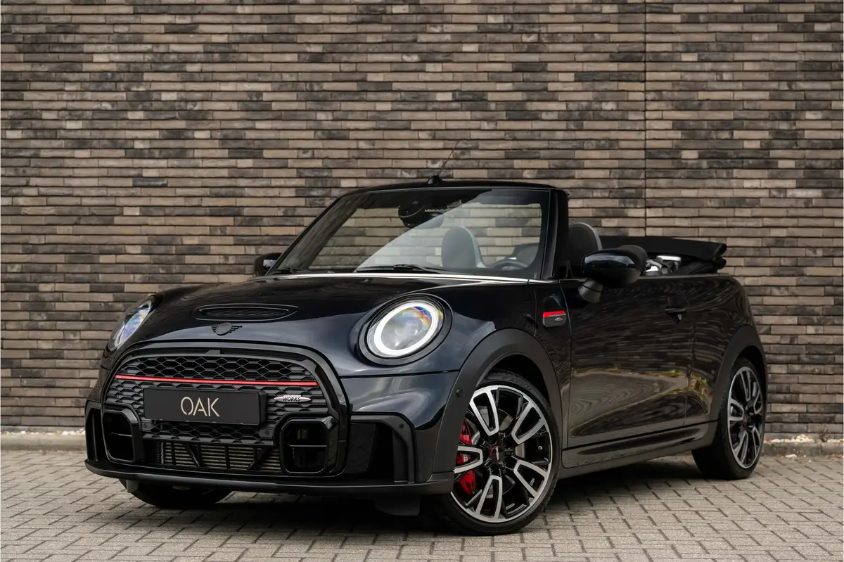 MINI Cooper Cabrio 2.0 John Works F1 Aut. | Navi | Schaalstoelen | H&K | Head-Up | Camera | 18"LM | Enigmatic Black: foto 2
