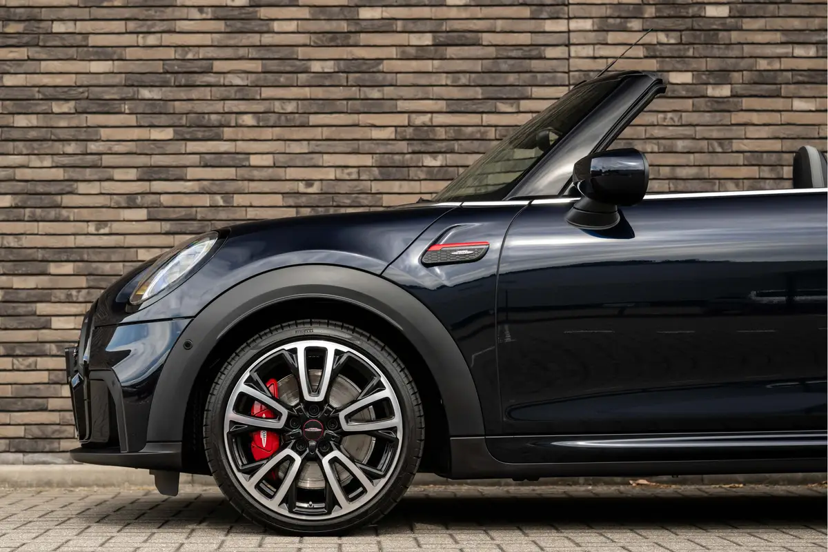 MINI Cooper Cabrio 2.0 John Works F1 Aut. | Navi | Schaalstoelen | H&K | Head-Up | Camera | 18"LM | Enigmatic Black: foto 32