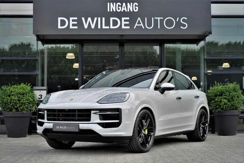 Porsche Cayenne Coupé 3.0 E-Hybrid SportDesign Krijt 2024 leasen bij DreamLease: foto 1