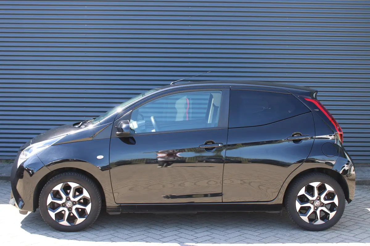 Toyota Aygo 1.0 VVT-i x-clusiv: foto 2