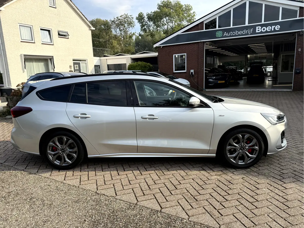 Ford Focus Wagon 1.0 EcoBoost Hybrid ST Line X: foto 2