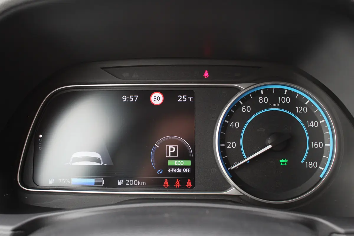 Nissan Leaf Tekna 39 kWh: foto 33