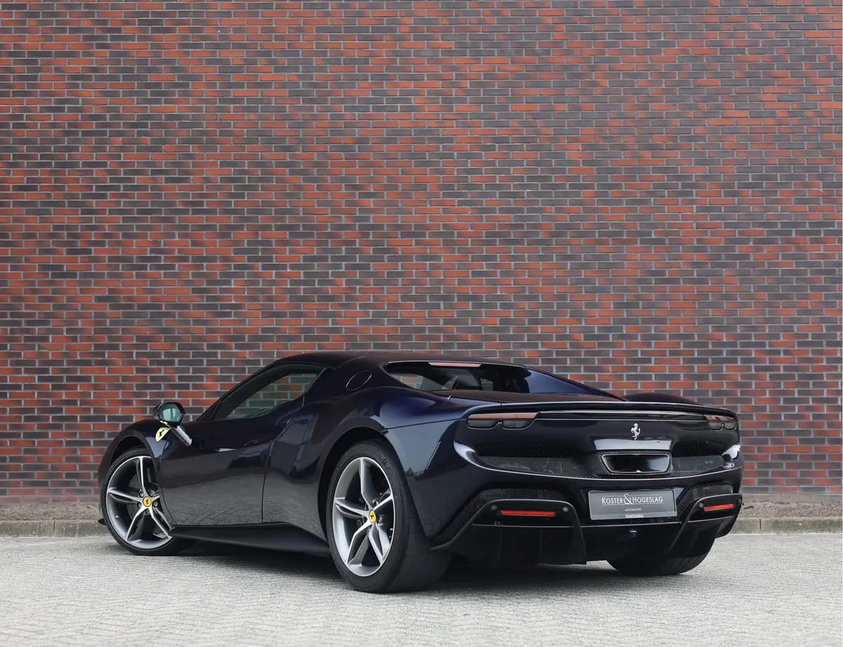 Ferrari 296 GTB 3.0 V6: foto 2