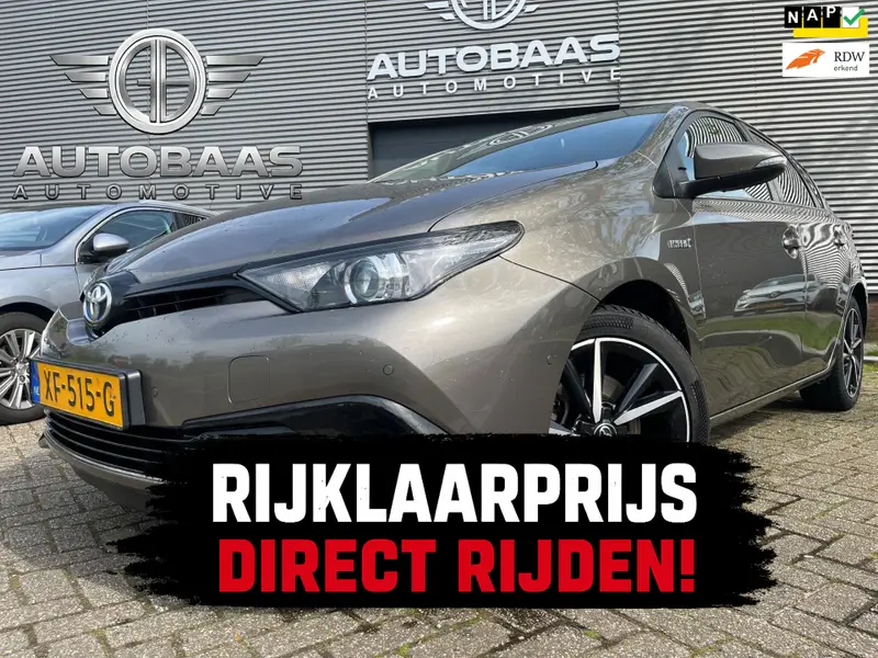 Toyota Auris 1.8 Hybrid Dynamic AUTOMAAT+NLAUTO+NAP+TREKHAAK+NAVIGATIE+CAMERA+STOELVERWARMING+CLIMATE CONTROL+LICHTMETALEN VELGEN 2019 leasen bij DreamLease: foto 1