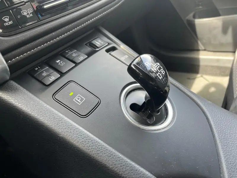 Toyota Auris 1.8 Hybrid Dynamic AUTOMAAT+NLAUTO+NAP+TREKHAAK+NAVIGATIE+CAMERA+STOELVERWARMING+CLIMATE CONTROL+LICHTMETALEN VELGEN 2019 leasen bij DreamLease: foto 2