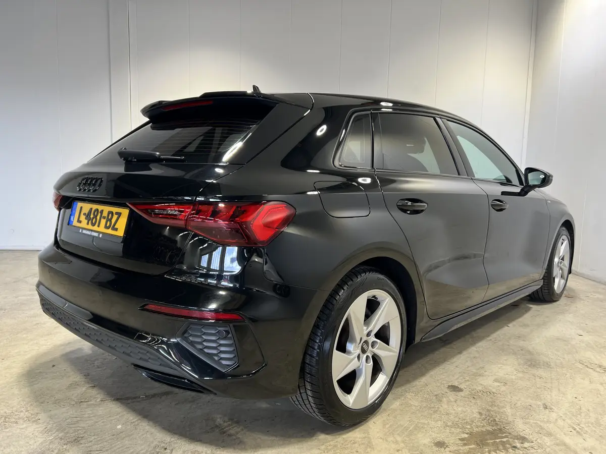 Audi A3 Sportback 30 TFSI S-line: foto 2