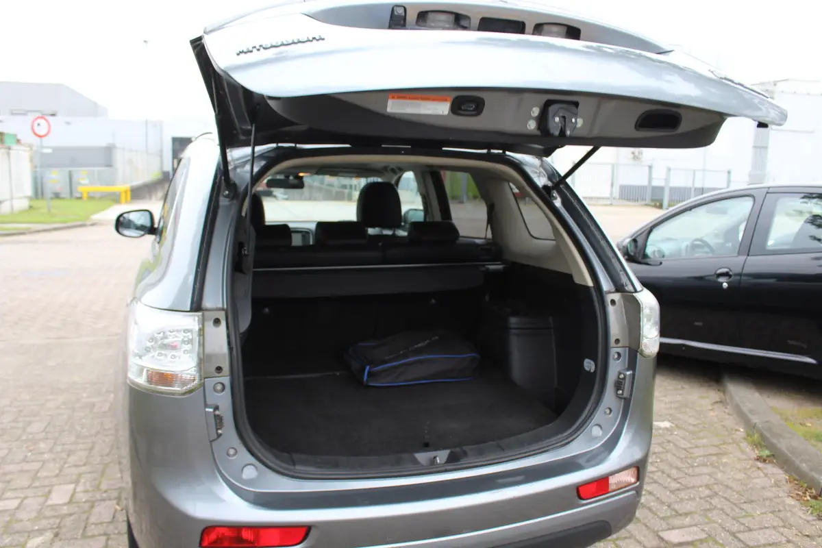 Mitsubishi Outlander 2.0 PHEV Instyle nap 4wd automaat trekhaak leder camera navi multimedia: foto 36