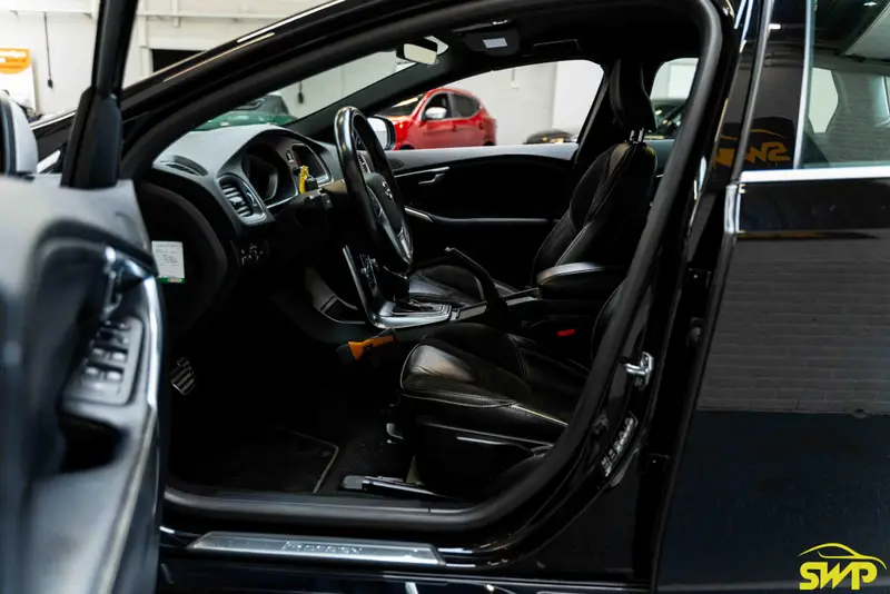Volvo V40 2.0 T4 Business Sport 2018 leasen bij DreamLease: foto 2