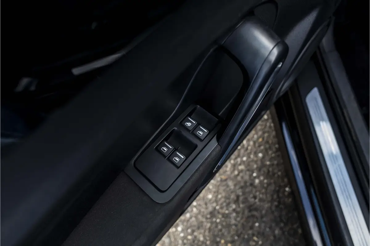 Volkswagen Beetle Cabriolet 1.2 TSI Design BlueMotion: foto 43