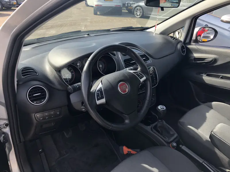 Fiat Punto Evo 1.3 M-JET Street 2015 leasen bij DreamLease: foto 1