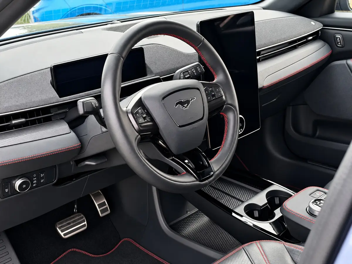 Ford Mustang Mach-E AWD 75 kWh: foto 2