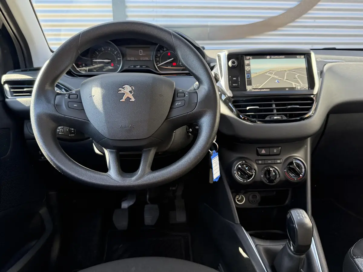 Peugeot 208 1.2 PureTech Blue Lion: foto 2